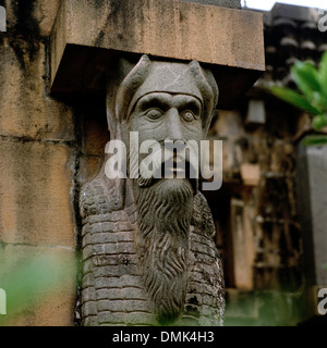 Un Lamassu ou Shedu est une divinité dans un temple du feu Parsi Agiary à Mumbai Bombay dans le Maharashtra en Inde en Asie du Sud. La religion zoroastrienne de l'Art Sculpture Banque D'Images