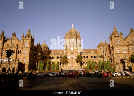 Victoria Chhatrapati Shivaji Terminus de Bombay Mumbia au Maharashtra en Inde en Asie du Sud. Gare ferroviaire de fer Voyage Architecture Bâtiment Banque D'Images