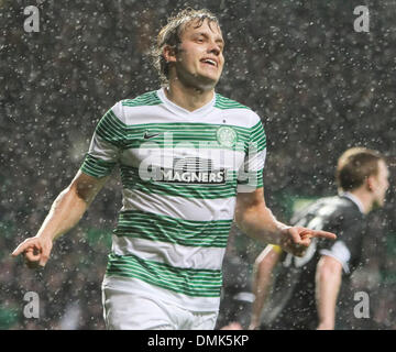 Glasgow, Ecosse, Royaume-Uni. 14 Décembre, 2013. Teemu Pukki fête son but pendant le match de football féminin entre celtique et de l'Hibernian Celtic Park. Credit : Action Plus Sport/Alamy Live News Banque D'Images