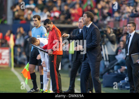 Pamplona, Espagne. 14 décembre 2013. La Liga Osasuna football contre le Real Madrid. Javier Gracia, Osasuna coach, pendant le jeu entre Osasuna et Real Madrid à partir de l'Estadio de El Sadar. Credit : Action Plus Sport Images/Alamy Live News Banque D'Images