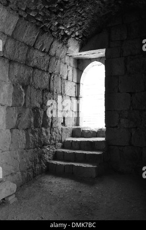 Fragment de la forteresse de Nimrod, une forteresse médiévale dans le nord d'Israël. B&W Banque D'Images