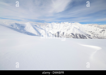 Franchise en hors-piste, ski de fond pittoresque du pic de haute montagne Banque D'Images