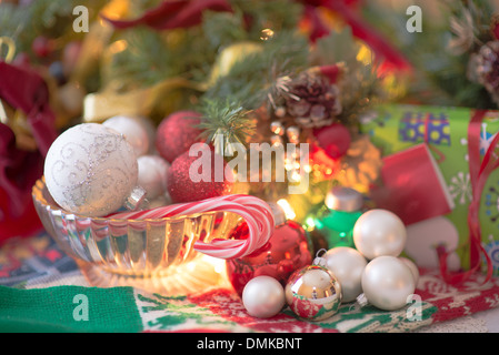 Les lumières de Noël et décorations Banque D'Images