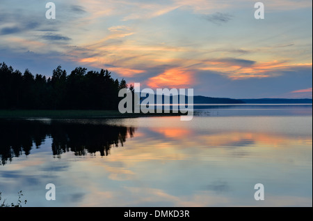 Lac Paijanne au coucher du soleil, le sud de la Finlande Banque D'Images