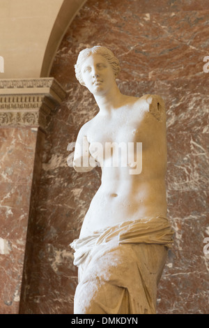 L'Aphrodite de Milos, autrement connu sous le nom de la Vénus de Milo au Louvre à Paris, France par Alexandros d'Antioche Banque D'Images