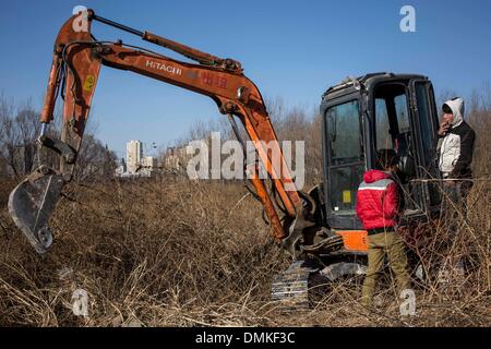 Beijing, Chine. Dec 12, 2013. Le village de Jailoujin est dans ce champ en regard de Tongzhou District. Ses 4300 habitants ont été expulsés avant le village a été démoli afin de construire un parc à thème du film. © Jiwei Han/ZUMA/ZUMAPRESS.com/Alamy fil Live News Banque D'Images