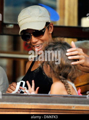 Halle Berry en vacances Soller (Majorque) avec sa fille Nahla et Olivier Martinez. Banque D'Images