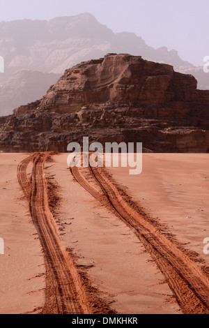 Les pistes sur les sables @Visite à Wadi Ram - Jordanie Banque D'Images