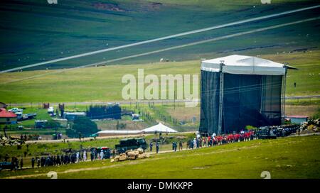 Qunu, Afrique du Sud. Le 15 décembre 2013. La procession finale Madiba le 15 décembre 2013 à Qunu, Afrique du Sud. Nelson Mandela est décédé dans la soirée du 5 décembre 2013 à son domicile. Il est inhumé au sa ferme à Qunu lors des funérailles d'État. (Photo par Gallo Images / Foto24 / Christiaan Kotze) Credit : Gallo images/Alamy Live News Banque D'Images