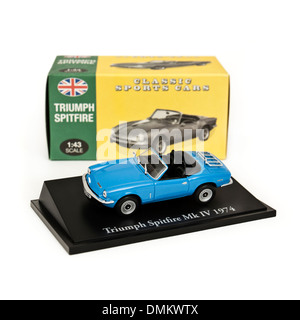 Échelle 1:43 réplique de la 1974 Triumph Spitfire Mk IV voiture sport décapotable par Éditions Atlas Banque D'Images