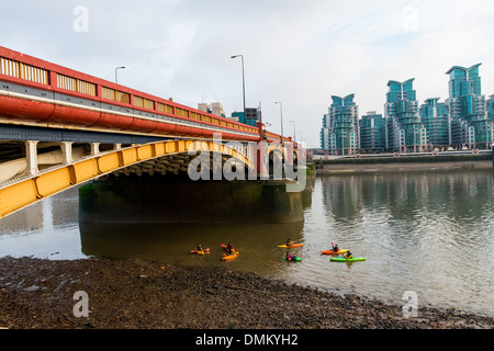 Vauxhall Bridge est un pont en arc, au centre de Londres. Banque D'Images