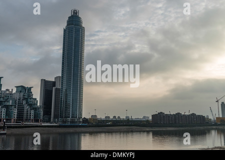 St.George Wharf Tower dans le centre de Londres. Banque D'Images