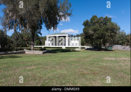 Le Twin Oaks situé dans le parc d'état de Silver Springs Florida USA Banque D'Images