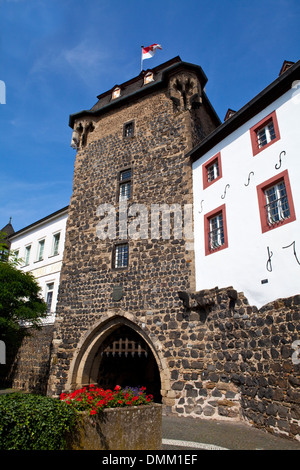 La magnifique porte Rheintor à Linz am Rhein en Allemagne. Banque D'Images