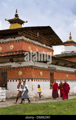 Le Bhoutan, la vallée de Bumthang, Jambey Lhakang monastère, salle de prière historique Banque D'Images