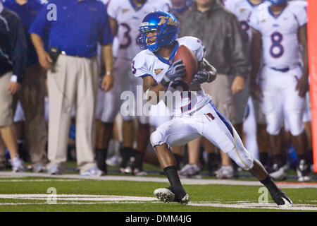03 Octobre 2009 : Brian Moore (# 3) du Tulsa Golden Hurricane collecte un large ouvrir passe courte pour un gain. Le Tulsa Golden Hurricane défait les hiboux Riz Riz à 27-10 Stadium à Houston, TX. (Crédit Image : © Global/ZUMApress.com) Southcreek Banque D'Images