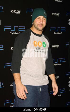 Le 26 février 2002 - Los Angeles, Californie, USA - JOEY FATONE..PLAYSTATION 2 PARTIE.AVEC Jermaine Dupri SO SO DEF DE TENIR UNE PREGRAMMY AU PARTI .ASTRA, PACIFIC DESIGN CENTER, WEST HOLLYWOOD, CA.25 février 2002. NINA PROMMER/ 2002 .K24216NP.(Image Crédit : © Globe Photos/ZUMAPRESS.com) Banque D'Images