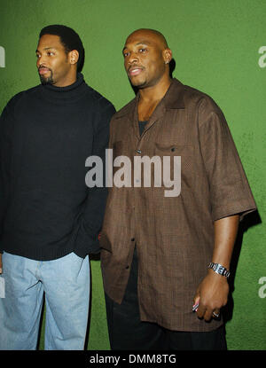 6 novembre 2001 - Hollywood, Californie, USA - ROBERT HORRY ET MITCH RICHMOND.deep CÉLÈBRE UNE ANNÉE ANNIVERSAIRE.Hollywood, CA.06 novembre 2001. NINA PROMMER/ 2001 K23287NP (D)(Image Crédit : © Globe Photos/ZUMAPRESS.com) Banque D'Images