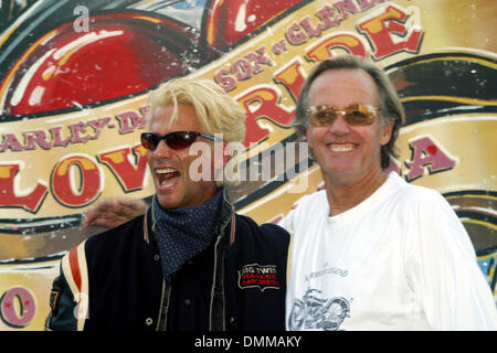 10 nov 2002 - Los Angeles, Californie, USA - ..LOVE RIDE 19.GLENDALE HARLEY DAVIDSON AU LAC CASTAIC, CA.10 novembre 2002. NINA PROMMER/ 2002 K27065NP(Image Crédit : © Globe Photos/ZUMAPRESS.com) Banque D'Images