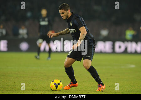 Naples, Italie. Le 15 décembre, 2013. Mauro Icardi du FC Internazionale Milano au cours de la Serie A match entre SSC Napoli et Parme FC au Stadio San Paolo sur Dicembre 15, 2013 à Naples, en Italie. Photo : Franco Romano/Nurphoto : Crédit Franco Romano/NurPhoto ZUMAPRESS.com/Alamy/Live News Banque D'Images