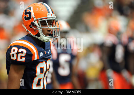 10 Octobre 2009 : Syracuse receveur Van Chew promenades hors du terrain à la fin de la première moitié de la Virginie de l'Ouest 34-13 Samedi gagner au-dessus de Syracuse dans le Carrier Dome à Syracuse, New York. (crédit Image : ©/ZUMApress.com) mondial Southcreek Banque D'Images