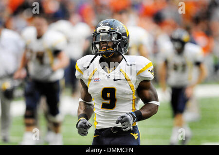 10 octobre 2009 : Virginie de l'Ouest américain Jock Sanders (# 9) fonctionne sur le terrain tout en jouant à Syracuse. L'Université de West Virginia Mountaineers a défait l'Université de Syracuse à l'Orange 34-13 Carrier Dome à Syracuse, NY dans une grande partie de l'Est.(Image Crédit : © Alan Schwartz/Cal Sport Media/ZUMA Press) Banque D'Images