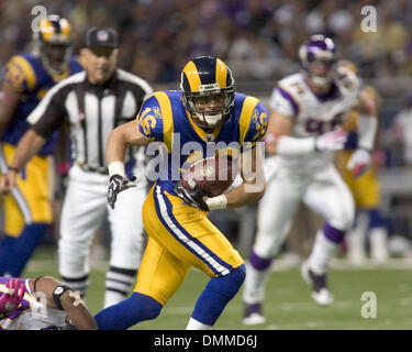 Oct 11, 2009 - St Louis, Missouri, USA - NFL football - Rams receveur DANNY AMENDOLA (16) porte le ballon après un crochet dans le jeu entre les St Louis Rams et les Minnesota Vikings à l'Edward Jones Dome. Les Vikings ont battu les Rams 38 à 10. (Crédit Image : © Mike Granse/ZUMA Press) Banque D'Images