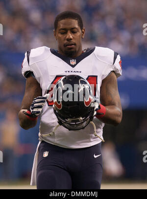 Indianapolis, IN, USA. Le 15 décembre, 2013. Running back des Houston Texans Ben Tate (44) lors d'un arrêt à jouer au cours de la NFL match entre les Houston Texans et les Indianapolis Colts au Lucas Oil Stadium à Indianapolis, IN. Les Indianapolis Colts défait les Texans de Houston 25-3. Credit : csm/Alamy Live News Banque D'Images