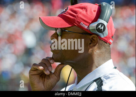 Sep 20, 2009 - San Francisco, Californie, États-Unis - San Francisco 49ers Seattle Seahawks vs à Candlestick Park Dimanche, 20 septembre 2009. 49ers l'entraîneur-chef Mike Singletary continue de surveiller jeu. (Crédit Image : © Al/ZUMApress.com) Golub Banque D'Images