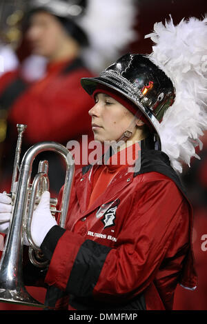 16 octobre 2009, Piscataway, New Jersey : un membre de la Rutgers Scarlet Knights Marching Band en action de jeu au cours de la première moitié de jouer de la NCAA football match entre les Pittsburgh Panthers et le Rutgers Scarlet Knights a joué à la Rutgers Stadium à Piscataway, New Jersey. (Crédit Image : © Global/ZUMApress.com) Southcreek Banque D'Images