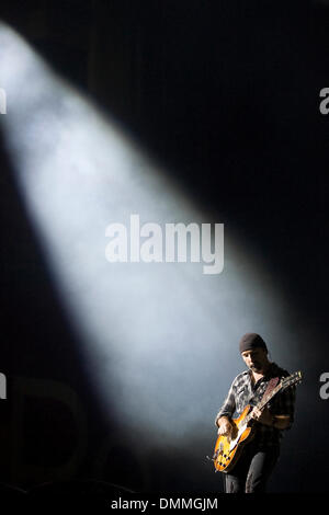 20 octobre 2009 - Phoenix, Arizona, États-Unis d'Amérique - guitariste le bord du groupe de rock irlandais U2 effectue sur scène à l'Université de Phoenix Stadium à Phoenix, Arizona pendant leur degré 2009360 tournée nord-américaine. (Crédit Image : © inférieur gène/global/ZUMApress.com) Southcreek Banque D'Images