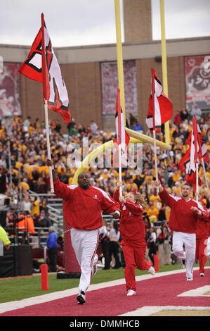 17 Octobre 2009 : North Carolina State Wolfpack cheerleaders célébrer un touché à l'Alumni Stadium à Chestnut Hill, MA. Crédit obligatoire : Geoffrey Bolte / Southcreek Global (Image Crédit : © Southcreek/ZUMApress.com) mondial Banque D'Images