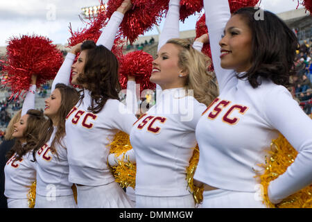 17 Octobre 2009 : USC Trojans Cheerleaders à l'écart lors de la NCAA college football match entre l'USC Trojans et la Notre Dame Fighting Irish au stade Notre-dame dans Notre Dame, Indiana. Les Troyens battre les combats 34-27 irlandais..Crédit obligatoire : Frank Jansky / Southcreek Global (Image Crédit : © Southcreek/ZUMApress.com) mondial Banque D'Images