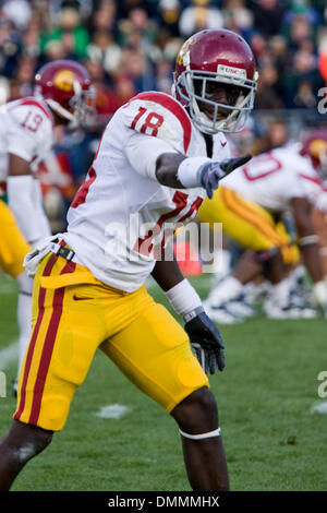 17 Octobre 2009 : USC Trojans John Manoogian (18) au cours de la NCAA college football match entre l'USC Trojans et la Notre Dame Fighting Irish au stade Notre-dame dans Notre Dame, Indiana. Les Troyens battre les combats 34-27 irlandais..Crédit obligatoire : Frank Jansky / Southcreek Global (Image Crédit : © Southcreek/ZUMApress.com) mondial Banque D'Images