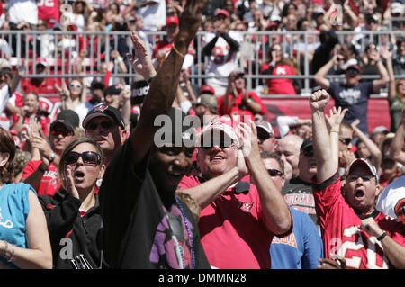 18 octobre 2009 : Tampa Bay fans soulignent une première vers le bas. Les Panthers défait les Tampa Bay Buccaneers 28-21 chez Raymond James Stadium de Tampa, Floride. (Crédit Image : © Global/ZUMApress.com) Southcreek Banque D'Images