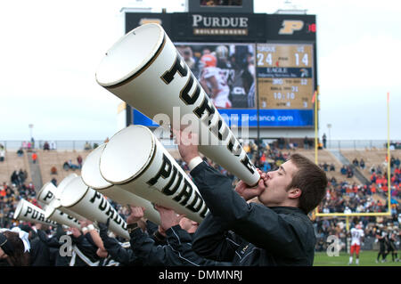 25 Octobre 2009 : Illinois vs Purdue Boilermakers .Cheerleaders. Purdue a défait l'Illinois 24-14 dans le match joué au Stade Ross-Ade, dans la région de West Lafayette, IN. (Crédit Image : © Global/ZUMApress.com) Southcreek Banque D'Images