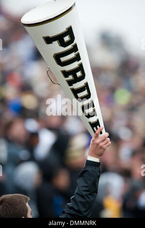 25 Octobre 2009 : Illinois vs Purdue Boilermakers .Cheerleader . Purdue a défait l'Illinois 24-14 dans le match joué au Stade Ross-Ade, dans la région de West Lafayette, IN. (Crédit Image : © Global/ZUMApress.com) Southcreek Banque D'Images