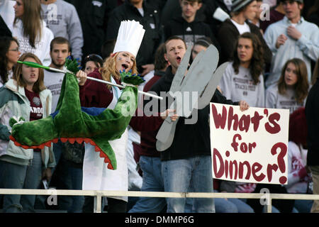 24 Octobre 2009 : Fans au cours de la première moitié action dans le jeu entre le Mississippi State Bulldogs hébergeant les Gators de la Floride. Les Gators de Floride mènent à la moitié 13-10..Crédit obligatoire : Epicéa Derden / Southcreek Global (Image Crédit : © Southcreek/ZUMApress.com) mondial Banque D'Images