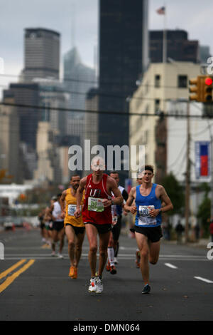 Nov 01, 2009 - New York, New York, USA - Plus de 40 000 coureurs s'exécuter dans le Marathon de New York en 2009. (Crédit Image : © Mehmet Demirci/ZUMA Press) Banque D'Images