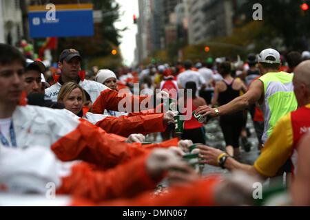 01 nov., 2009 - New York, New York, États-Unis - plus de 40 000 coureurs s'exécuter dans le Marathon de New York en 2009. (Crédit Image : © Mehmet Demirci/ZUMApress.com) Banque D'Images