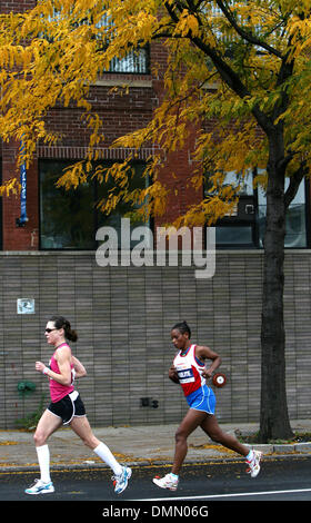 Nov 01, 2009 - New York, New York, USA - Plus de 40 000 coureurs s'exécuter dans le Marathon de New York en 2009. (Crédit Image : © Mehmet Demirci/ZUMA Press) Banque D'Images