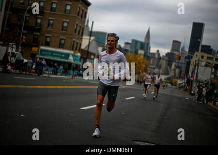 Nov 01, 2009 - New York, New York, USA - Plus de 40 000 coureurs s'exécuter dans le Marathon de New York en 2009. (Crédit Image : © Mehmet Demirci/ZUMA Press) Banque D'Images