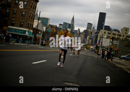 Nov 01, 2009 - New York, New York, USA - Plus de 40 000 coureurs s'exécuter dans le Marathon de New York en 2009. (Crédit Image : © Mehmet Demirci/ZUMA Press) Banque D'Images