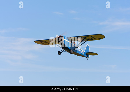 Comper CLA7 Réplique rapide G-LCGL en vol au dessus de Breighton Airfield Banque D'Images