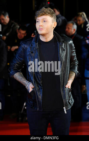 Cannes, France. Dec 18, 2013. James Arthur arrive pour le NRJ Music Awards à Cannes. Dpa : Crédit photo alliance/Alamy Live News Banque D'Images