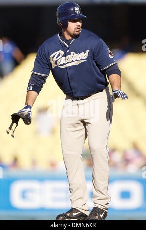 06 Septembre 2009 : action de jeu entre les Padres de San Diego et à Los Angeles au Dodger Stadium. Adrian Gonzales se dresse sur la deuxième base après avoir frappé un double pour conduire dans une course dans la partie supérieure de la première. (Crédit Image : © Global/ZUMApress.com) Southcreek Banque D'Images