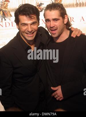 Colin Farrell (r) et Erol Sander (l) à la première Allemande de 'Alexander' à Cologne. Banque D'Images