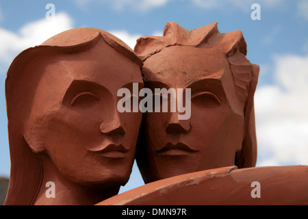 Détail de la sculpture les amoureux dans la cour de l'ancienne forge' dans Gretna Green, Ecosse, Grande-Bretagne, Royaume-Uni Banque D'Images