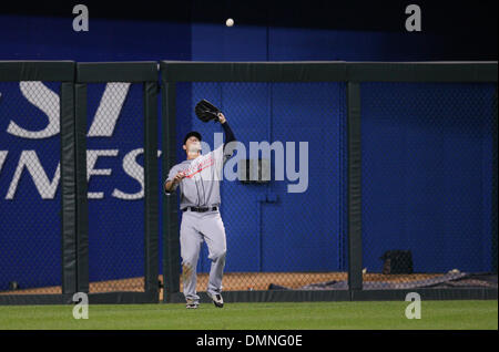 24 août 2009 - Kansas City, Missouri, États-Unis - 24 août 2009 : le voltigeur des Cleveland Indians Matt LaPorta (7) prend la décision finale au cours d'un match de baseball de lundi, les Indians de Cleveland défait les Kansas City Royals 10-6 au Kauffman Stadium de Kansas City, MO. (Crédit Image : © James Allison/ZUMApress.com) Southcreek/mondial Banque D'Images