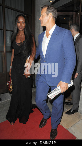 Naomi Campbell et Vladislav Doronin pour le soulagement de la mode a eu lieu au restaurant du centre-ville London England - 09.08.12 Banque D'Images